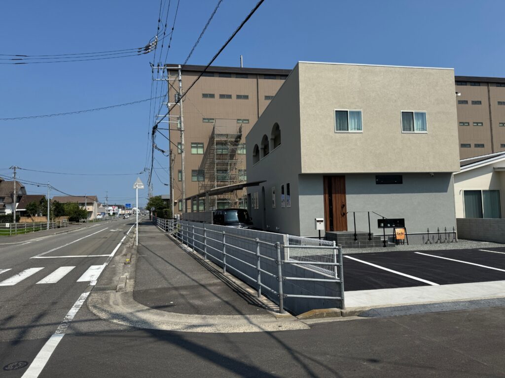 ヘアーサロンサチ外観