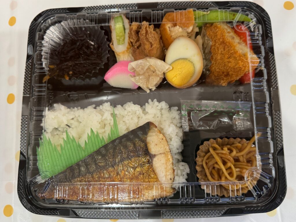ダイニングキッチン麦わらの塩さば弁当