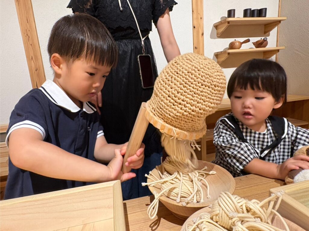 遊んでいる様子の画像