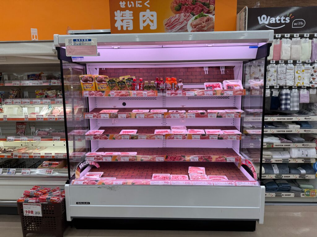 レデイ薬局衣干店 精肉コーナー