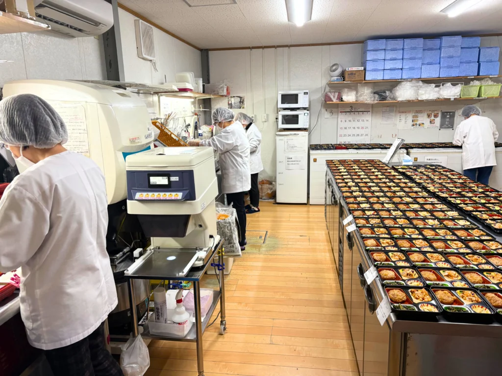 お弁当を作る厨房